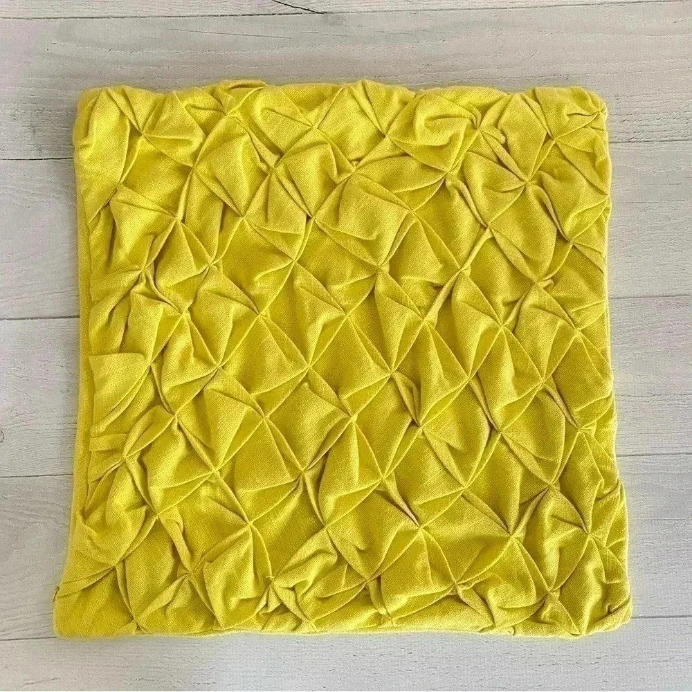 CB2 PINTUCK YELLOW 18